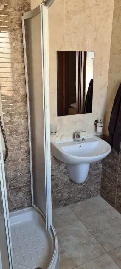 Large Apartment In Marsascala. Sleeps 6 Marsaskala Exterior photo